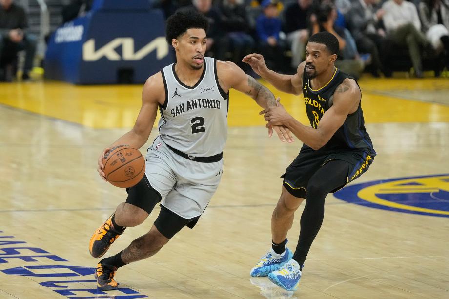 文班亚马26+9福克斯27+8 马刺力克勇士六连胜