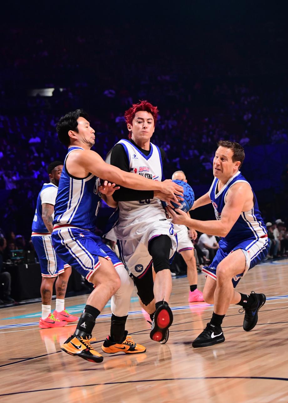 全明星名人赛：王鹤棣10+4 字母哥队力克安东尼队