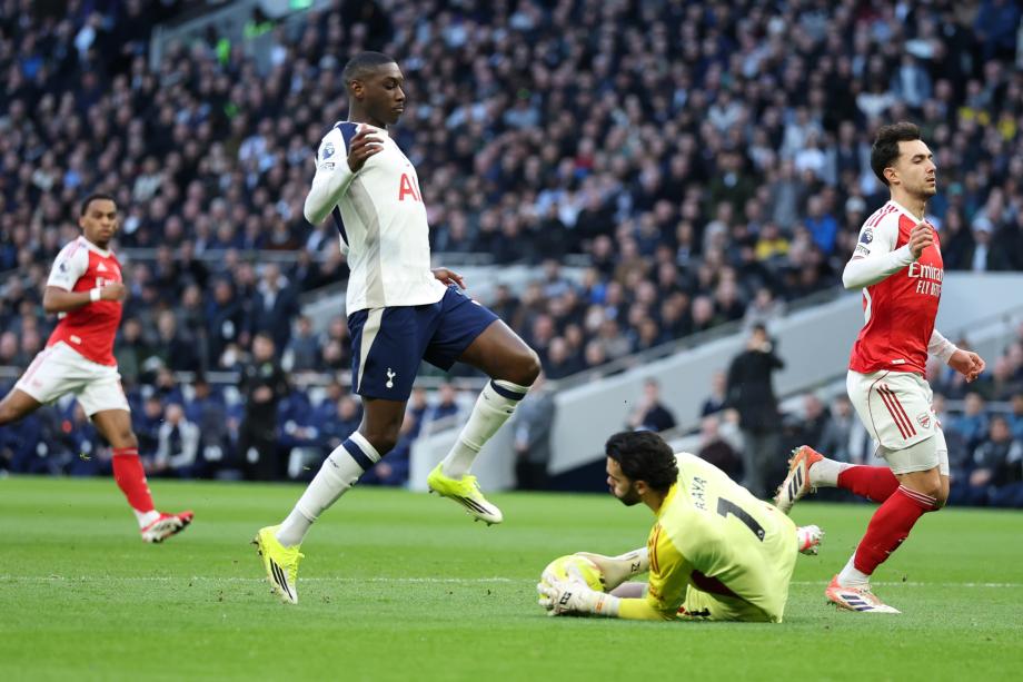 英超-埃泽、约克雷斯梅开二度 阿森纳4-1双杀热刺