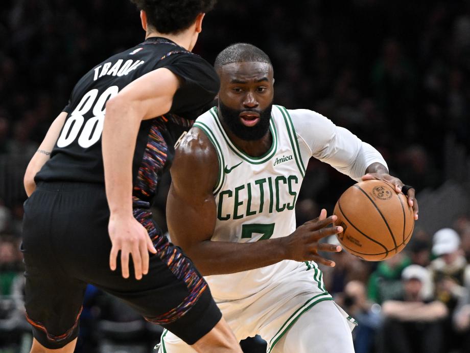 布朗28+分9武切维奇28+11 凯尔特人37分大胜篮网