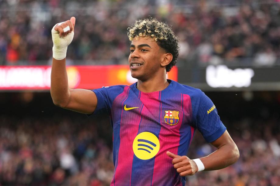 亚马尔戴帽莱万破门 巴萨4-1比利亚雷亚尔