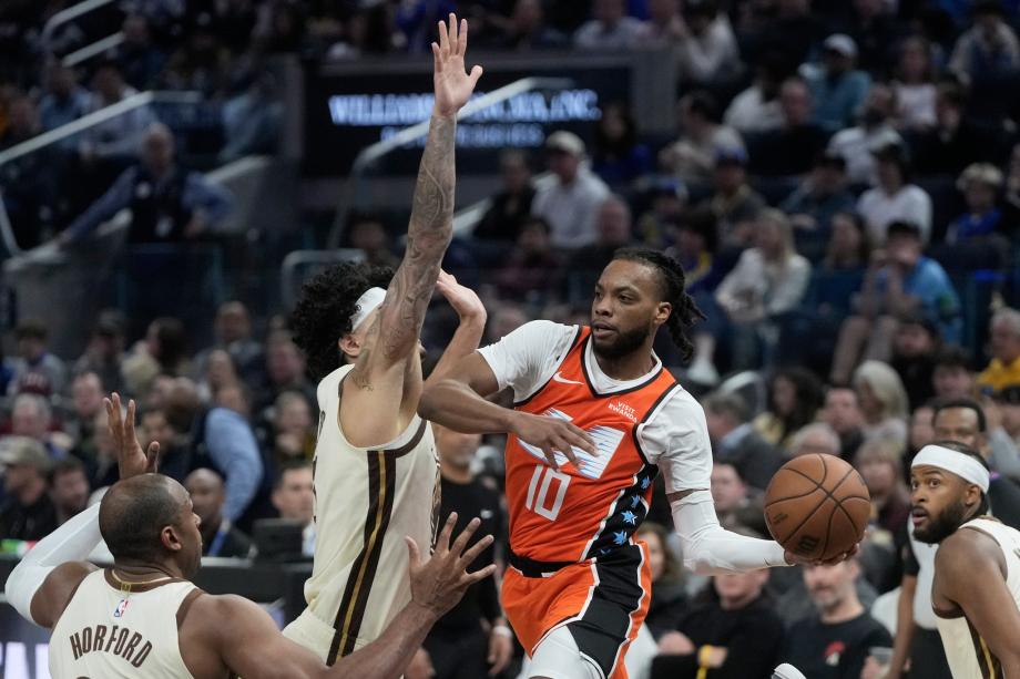 莱昂纳德23分快船逆转胜勇士 加兰首秀12分