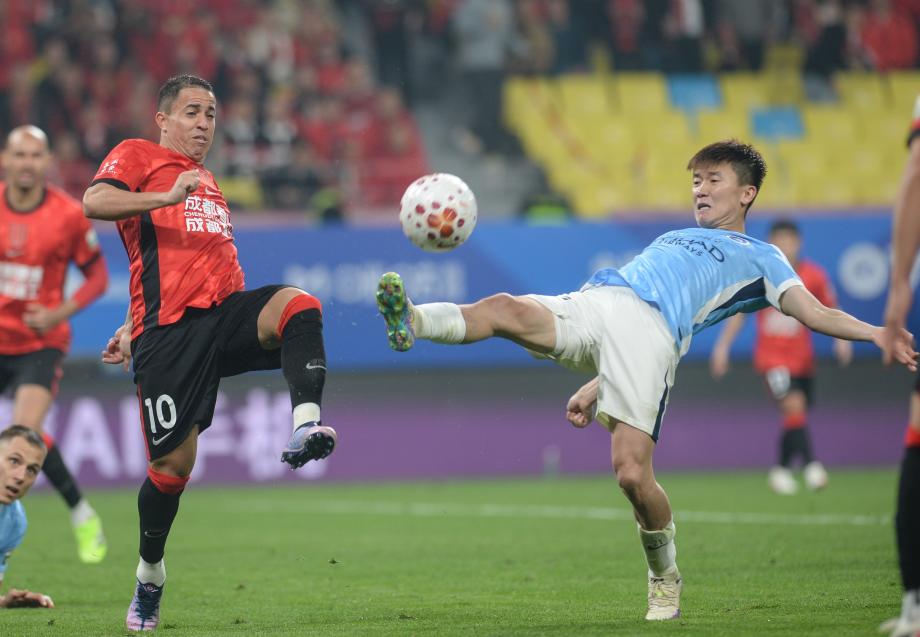 [图]中超揭幕战 成齐蓉城主场5-1大捷深圳新鹏城体育录像/图片