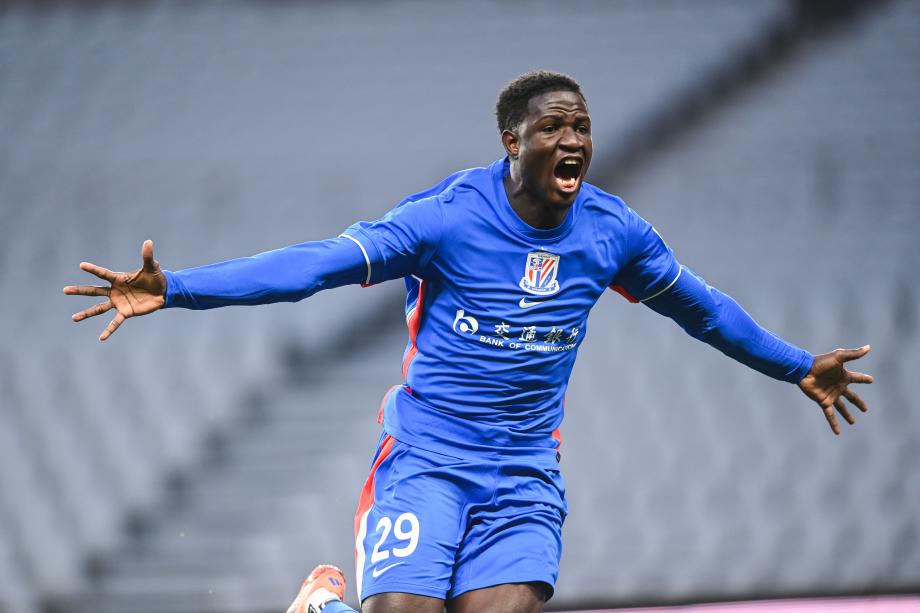 三外援打入五球 上海申花主场战胜大连英博