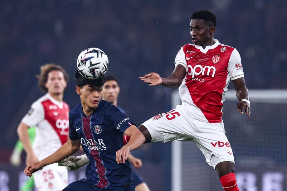 [图]法甲-埃梅里、李刚仁站立 巴黎1-3摩纳哥