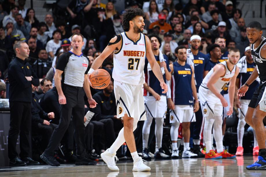 约基奇31+20+12穆雷39分 掘金客场20分逆转马刺