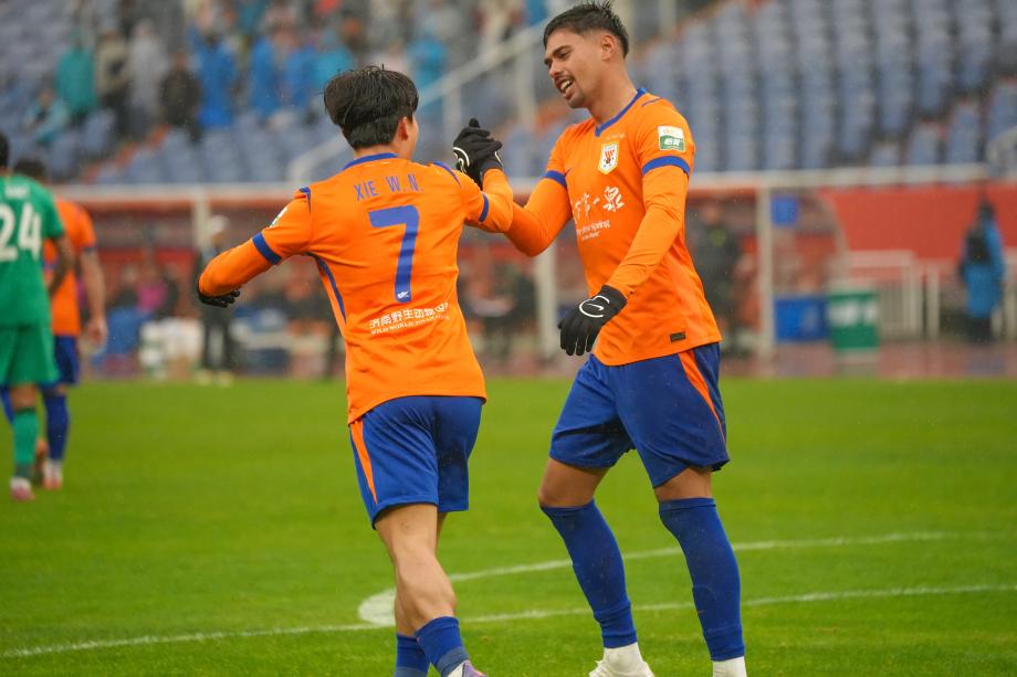 谢文能克雷桑破门 山东泰山战胜北京国安