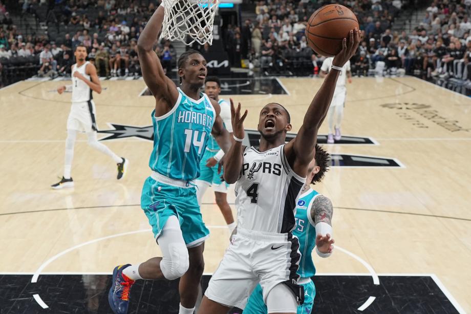 文班亚马32+12+8近5战数据比肩姚明 马刺轻取黄蜂