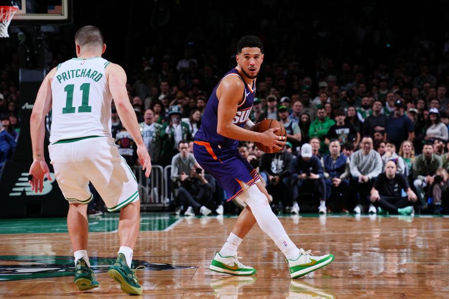 布朗41+7布克40+6 凯尔特人主场力克太阳