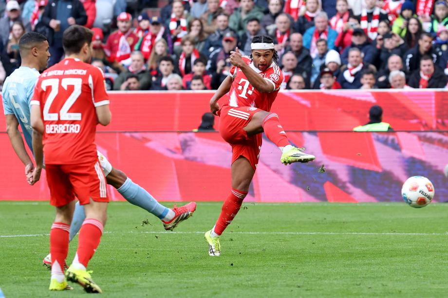 德甲：凯恩奥利塞破门格纳布里双响 拜仁4-0大胜