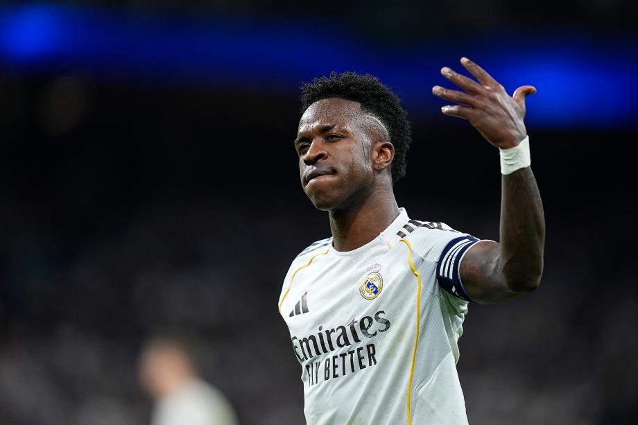 维尼修斯梅开二度 马德里德比皇马击败马竞