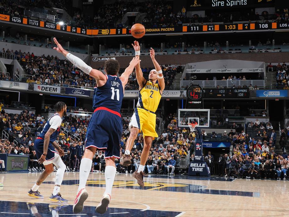 伦纳德28+8关键投篮助快船24分逆转步行者