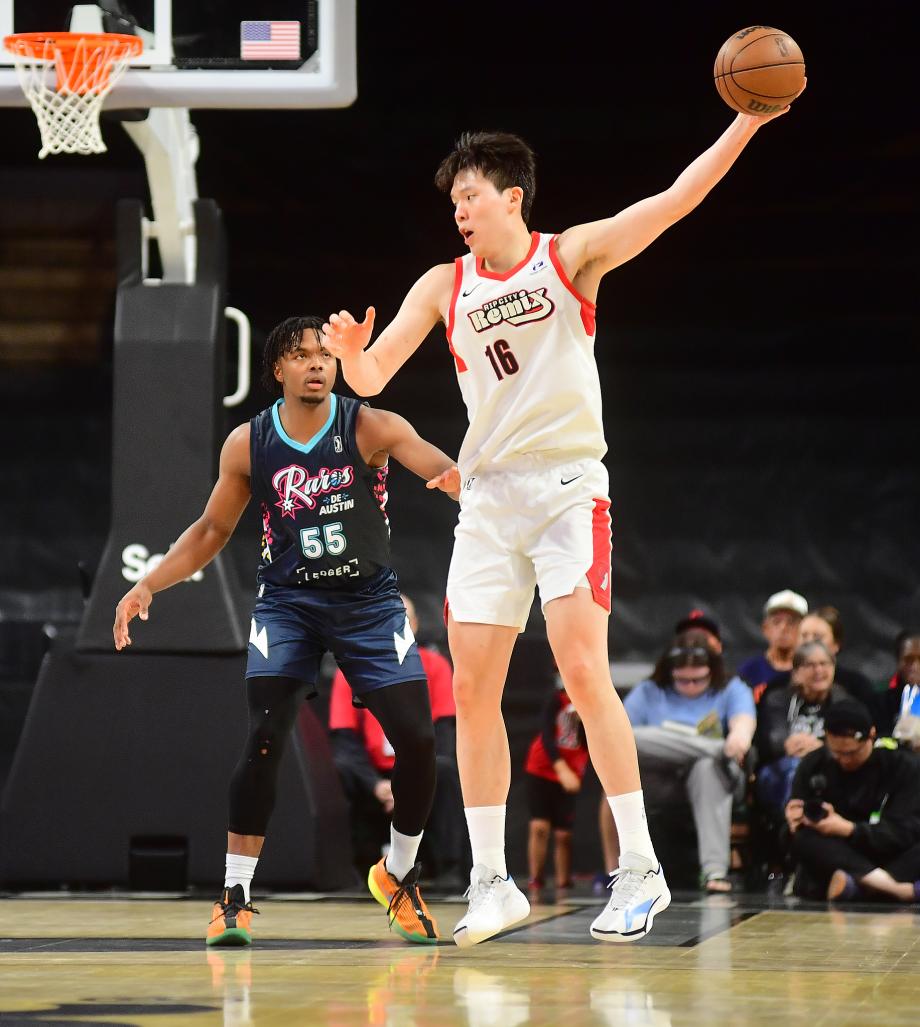 杨瀚森轰18分7板4助1断1帽 混音复仇奥斯汀马刺