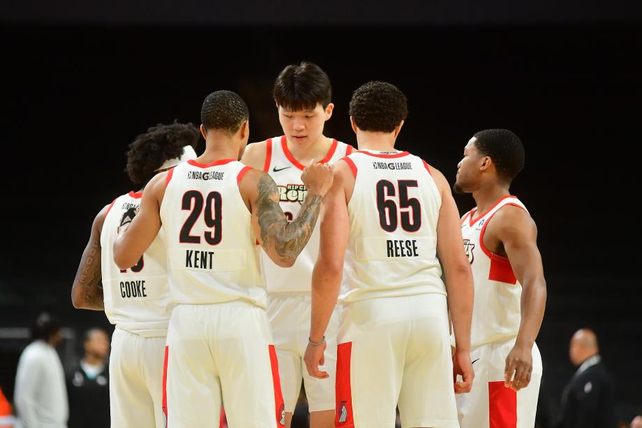 杨瀚森轰18分7板4助1断1帽 混音复仇奥斯汀马刺