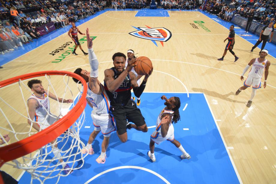 亚历山大47+5 雷霆加时险胜活塞迎来三连胜