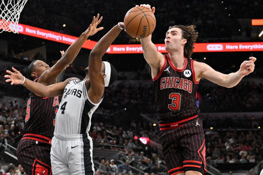 文班亚马砍下41+16+4+3 马刺轻取公牛豪取9连胜