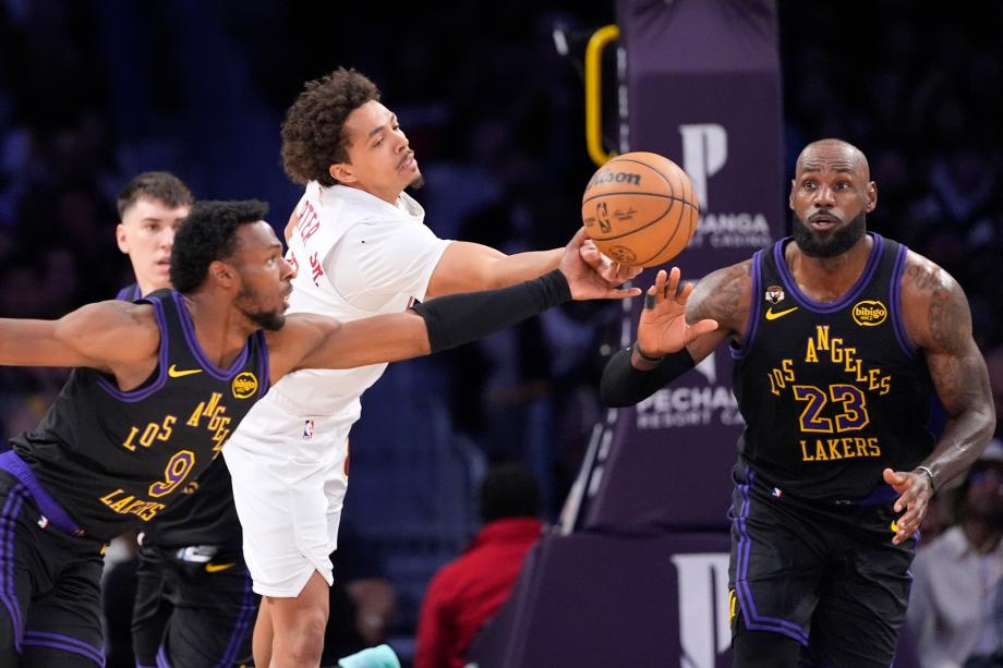 东契奇42+12哈登17分 湖人击败骑士4连胜