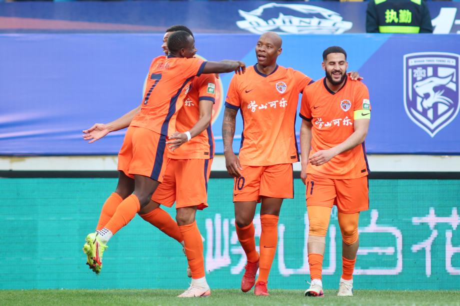 叶博亚破门牟鹏飞多次救险 青岛海牛胜河南队