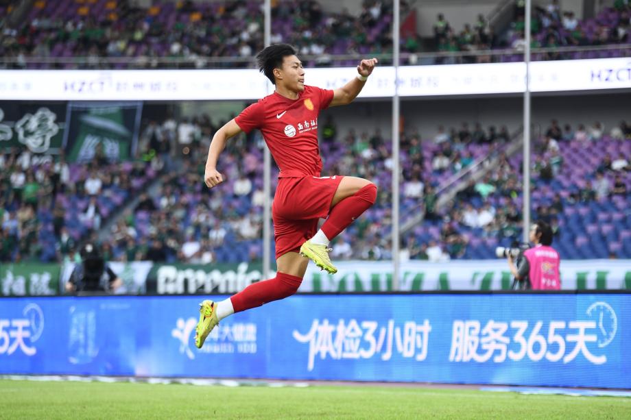 中超-王钰栋失单刀杜月徵制胜球 铜梁龙1-0浙江