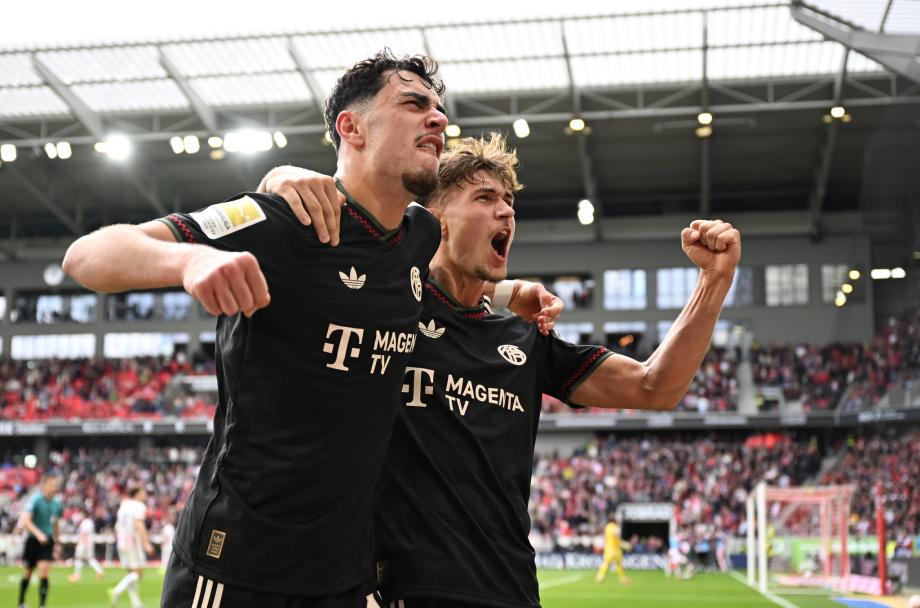 让二追三！比朔夫双响卡尔绝杀 拜仁3-2弗赖堡