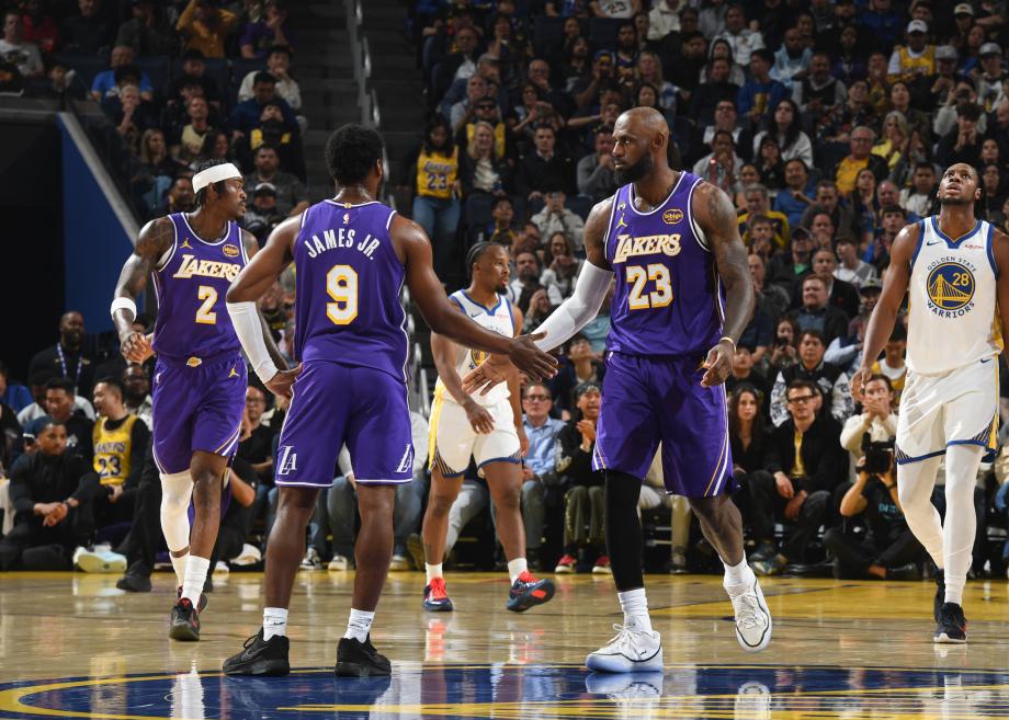 [图]詹姆斯26+8+11 湖东说念主轻取英豪排行重返西部第4星空app注册