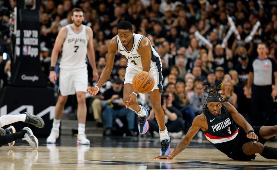 亨德森31分文班伤退 开拓者逆转马刺扳平总比分