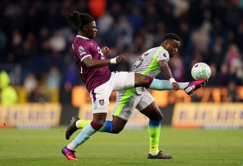 英超-曼城1-0送伯恩利降级 蓝月亮反超枪手登顶