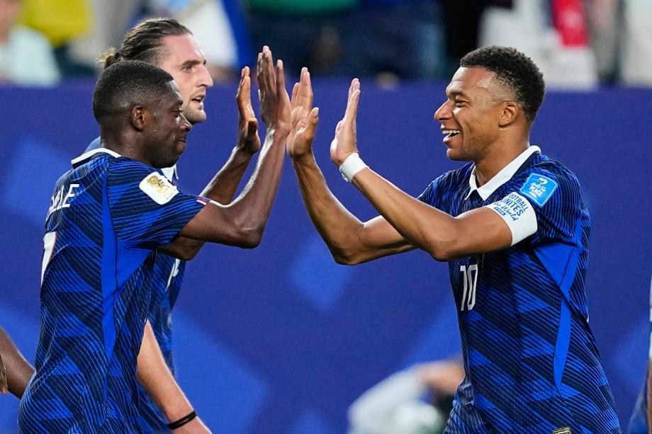 [图]世界杯：姆巴佩梅开二度 法国3-0伊拉克提前出线