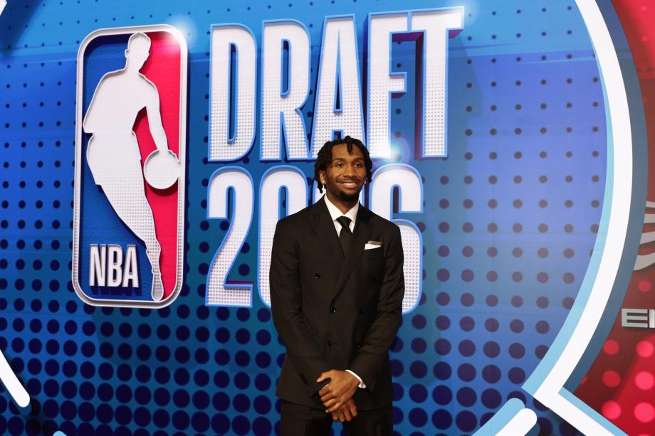 2026年NBA选秀大会举行 迪班萨被奇才选中当选状元