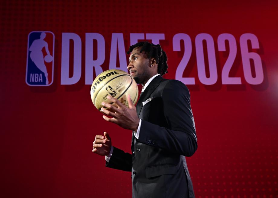 2026年NBA选秀大会举行 迪班萨被奇才选中当选状元