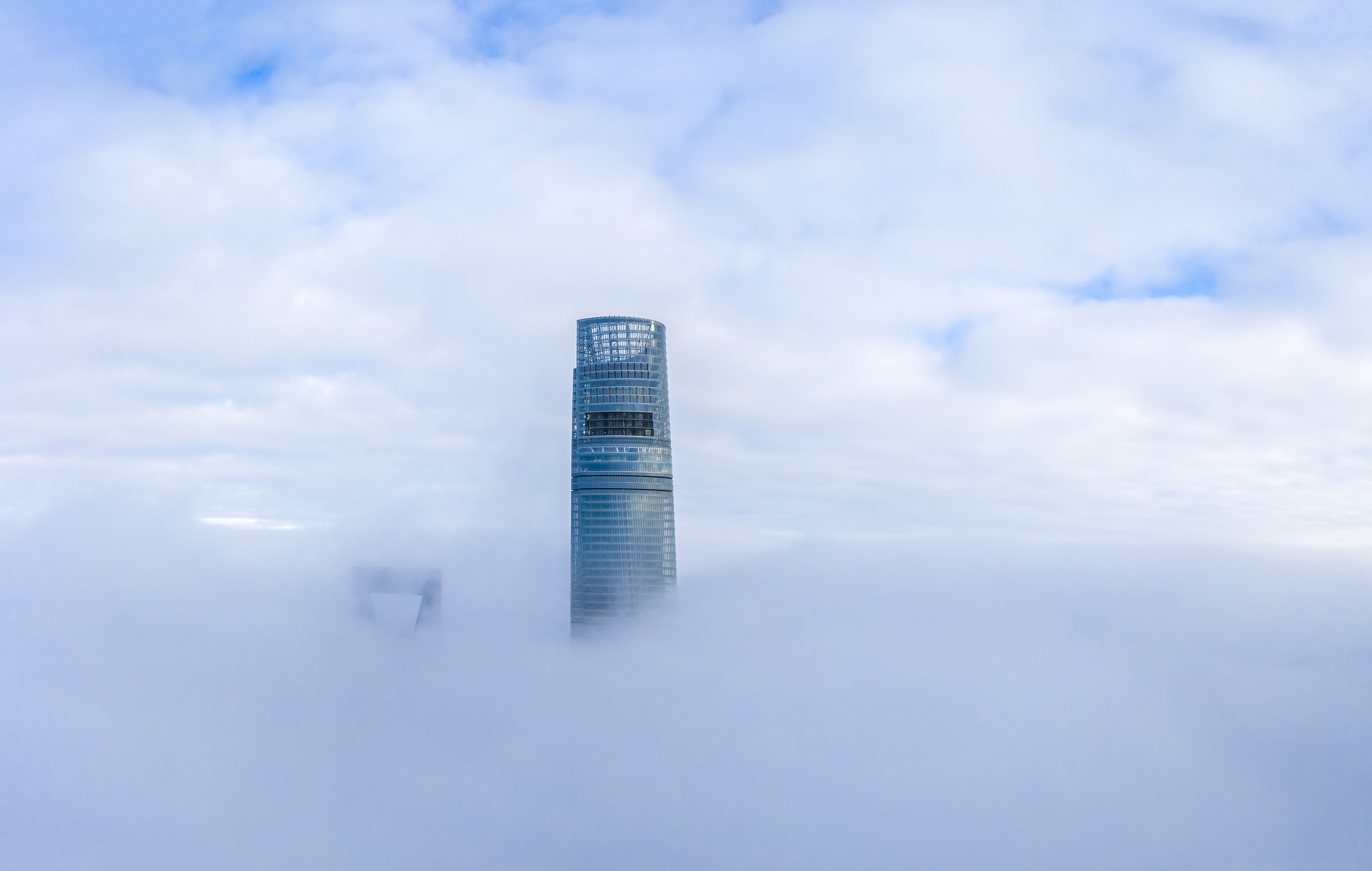 优享资讯 上海 陆家嘴现平流雾景观