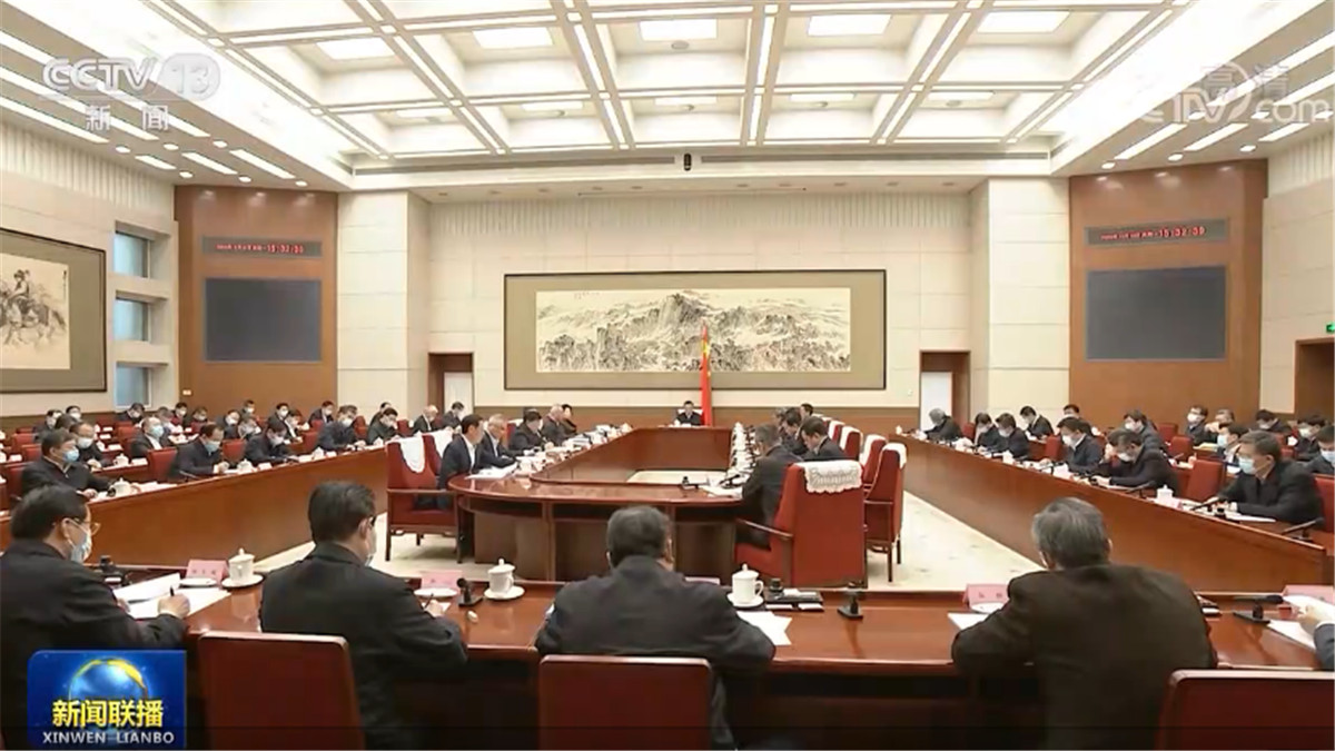 李克强主持召开经济形势专家和企业家座谈会