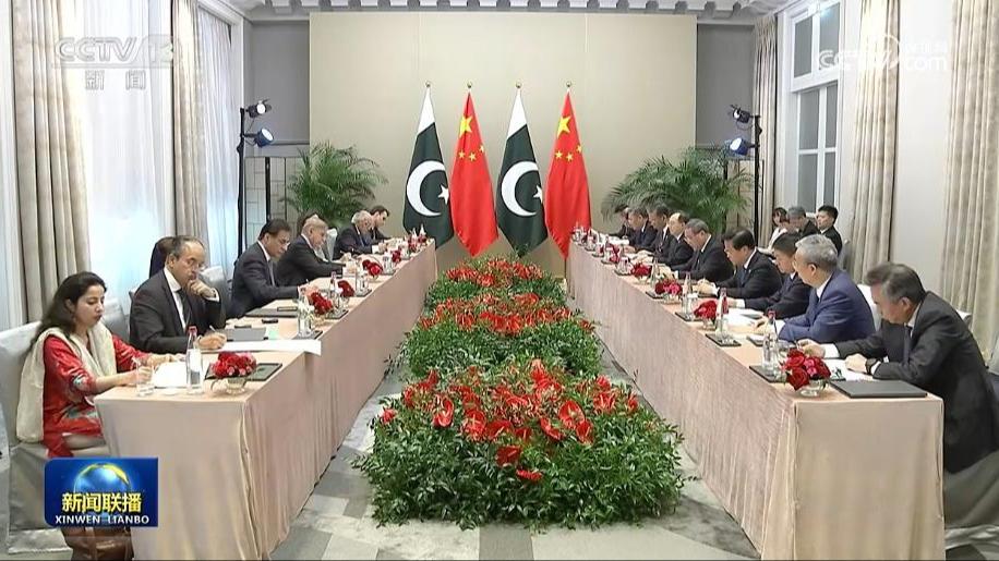 李强会见巴基斯坦总理