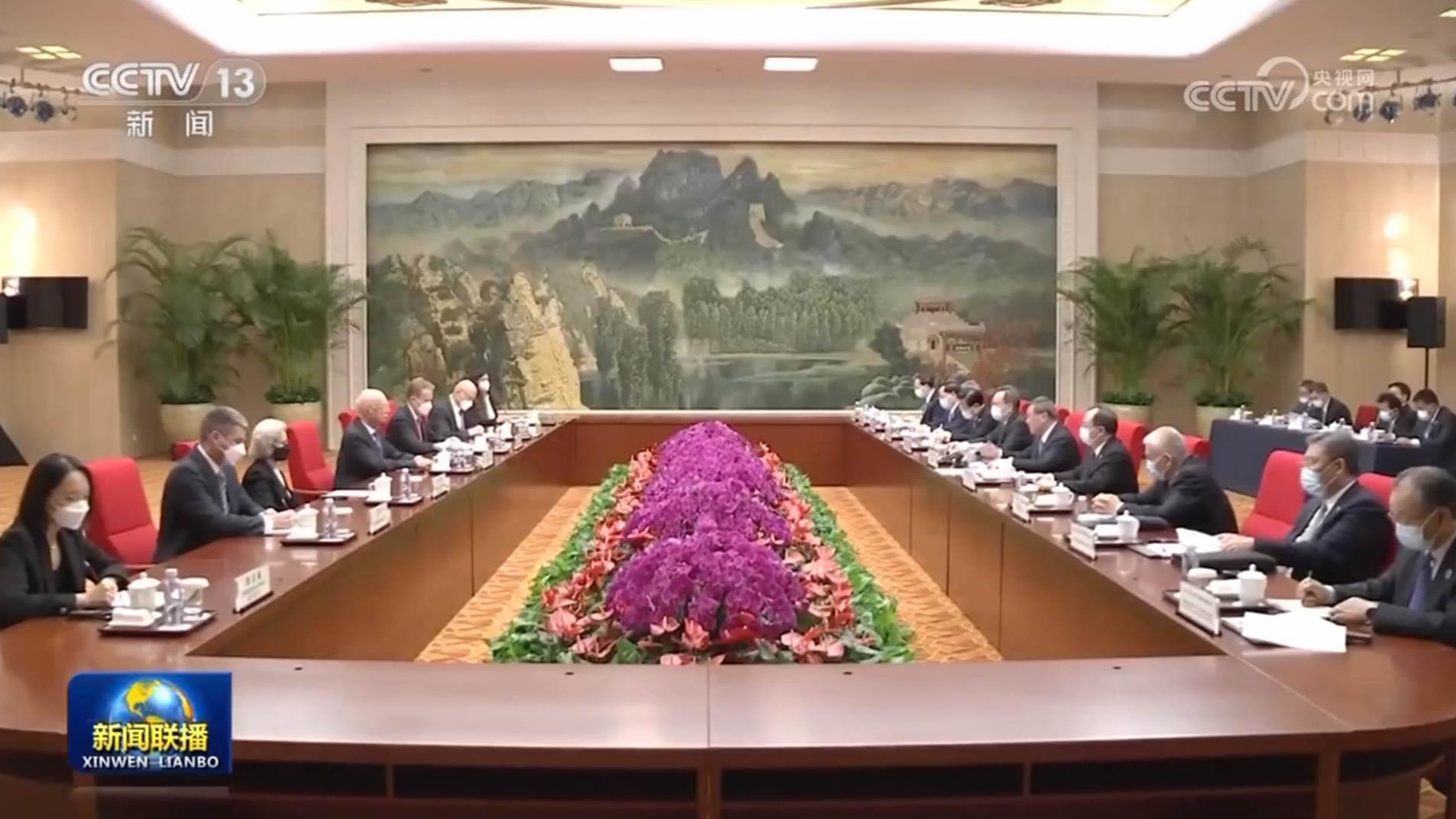 李强会见世界经济论坛主席
