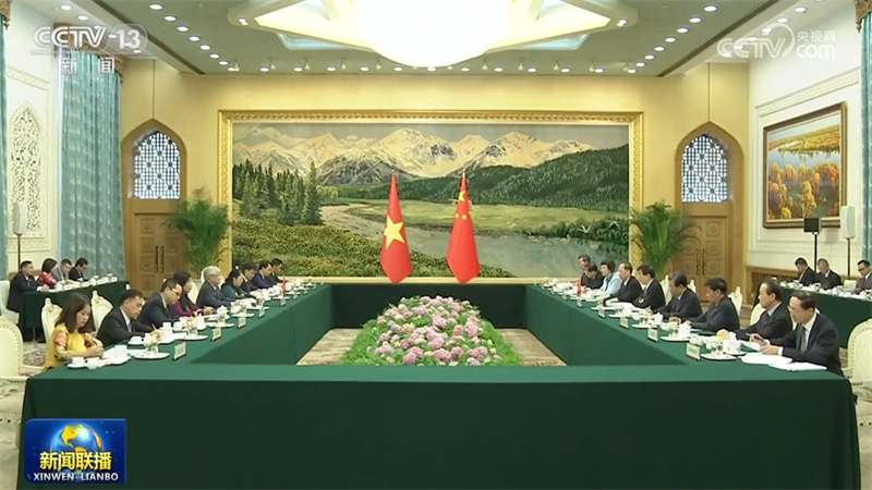 王沪宁会见越南祖国阵线中央委员会主席