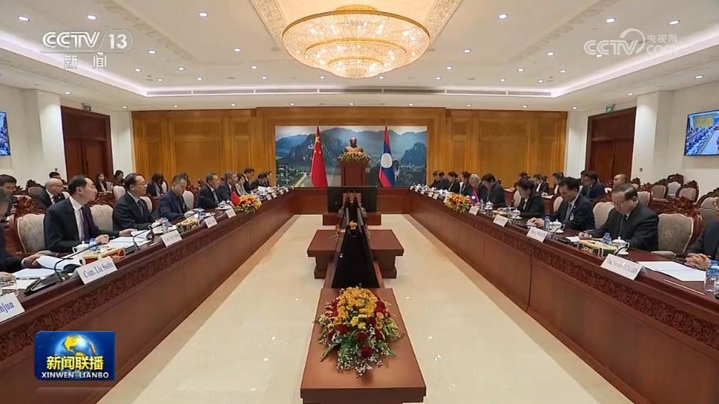 李强会见老挝国会主席