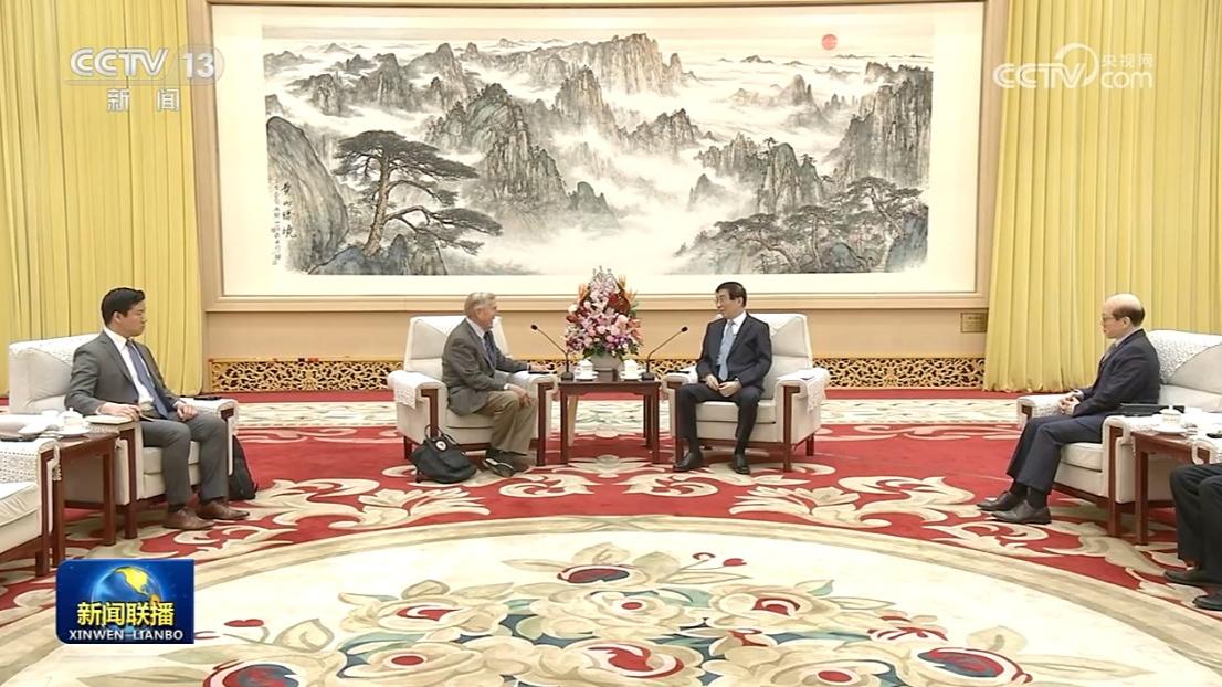 王沪宁会见美国哈佛大学教授