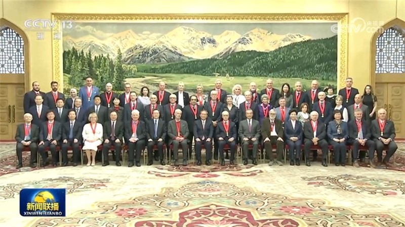 李强同外国专家举行新春座谈会 丁薛祥出席