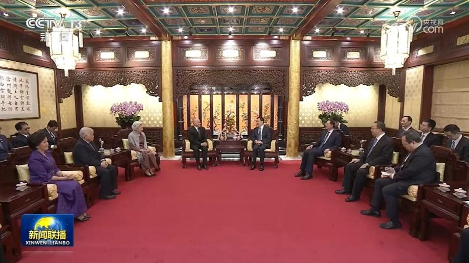 韩正会见柬埔寨国王和太后