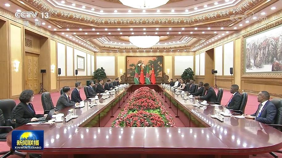 习近平会见多米尼克总理