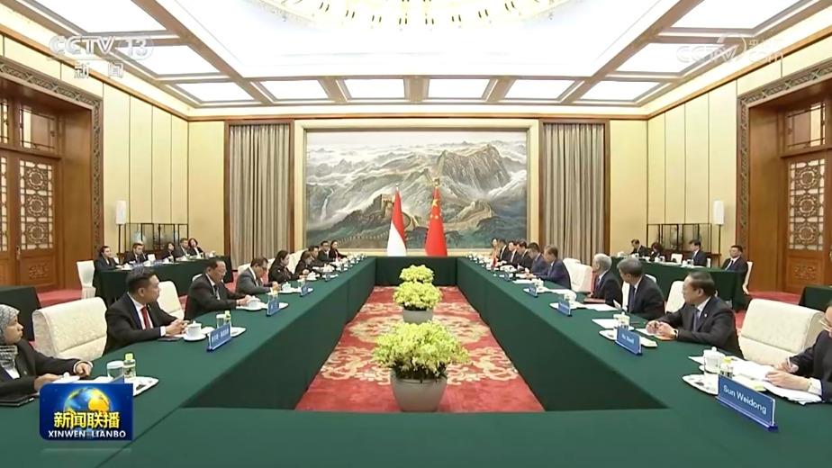 赵乐际同印尼国会议长举行会谈