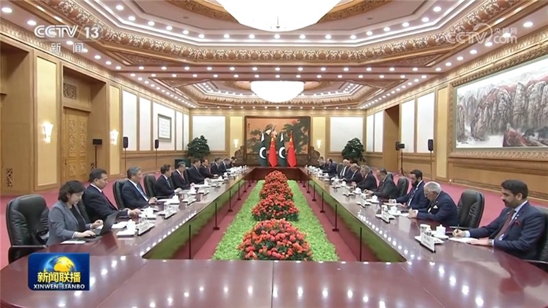 习近平会见巴基斯坦总理