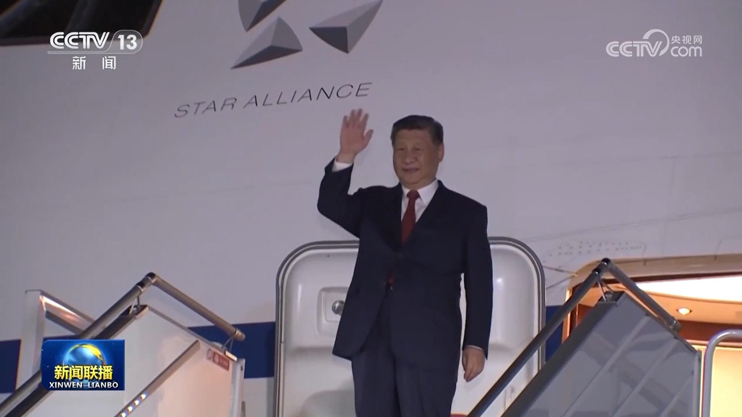 习近平抵达杜尚别开始对塔吉克斯坦进行国事访问