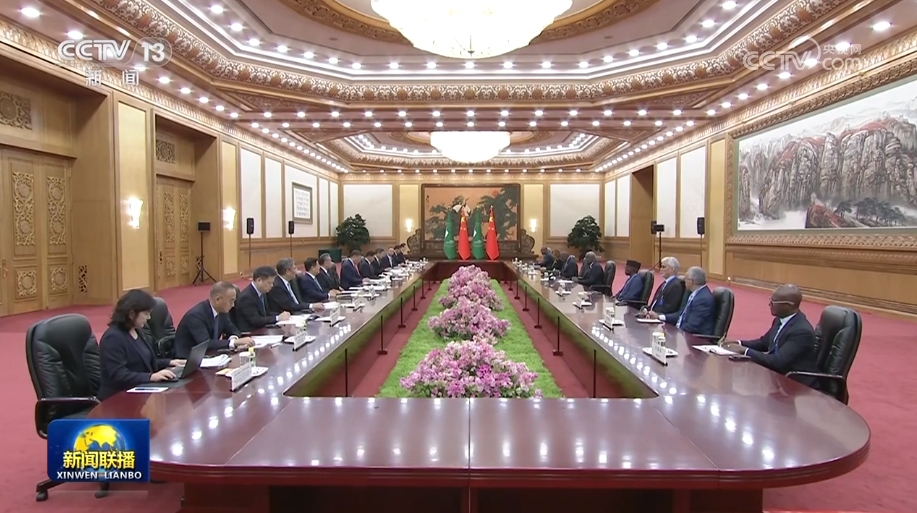 习近平会见非盟委员会主席