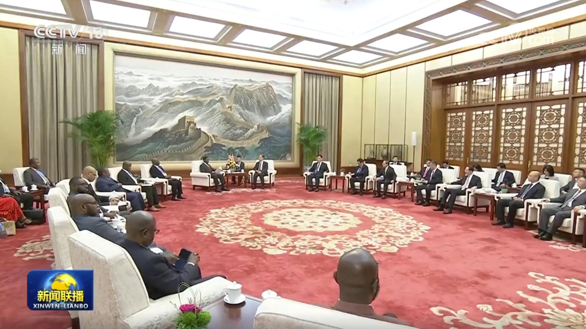 赵乐际会见赤道几内亚总统