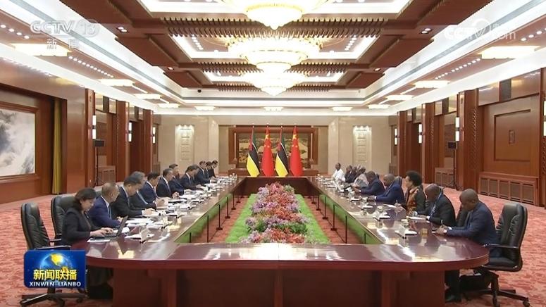习近平会见莫桑比克总统