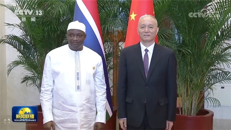 蔡奇会见冈比亚总统
