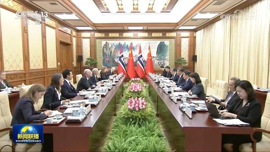 习近平会见挪威首相
