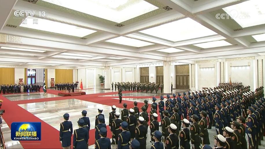 习近平举行仪式欢迎巴基斯坦总统访华
