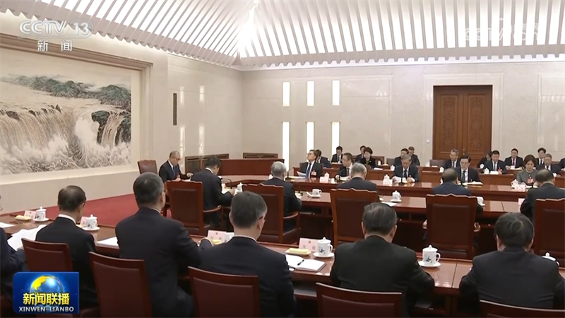 十四届全国人大三次会议主席团常务主席第二次会议举行